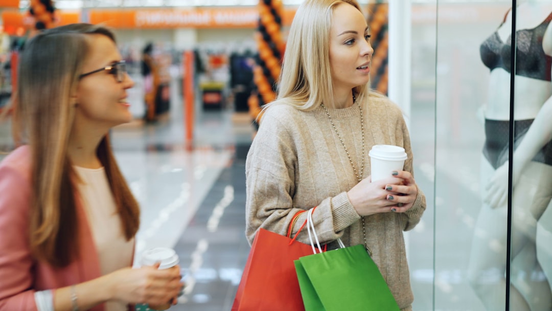 Photo shopper behavior analytics